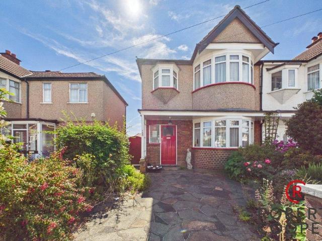 House for sale in Lane, Greater London