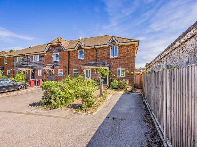 House for sale in Littlecote, West Sussex
