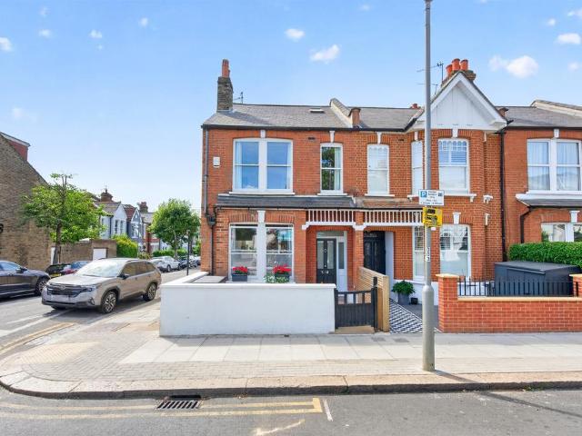 House for sale in Southfields, Greater London