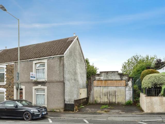 House for sale in Cwmbwrla, Nangreaves