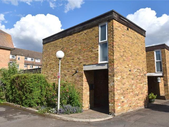 House for sale in New Malden, Greater London