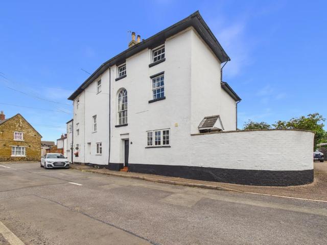 House for sale in Long Buckby, Northamptonshire