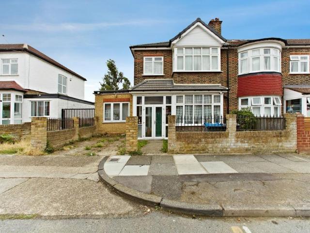 House for sale in London Borough of Merton, Mitcham
