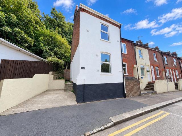 House for sale in Spring Park, Luton