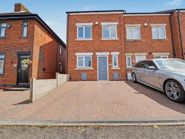 House for sale in Camp Hill, Warwickshire