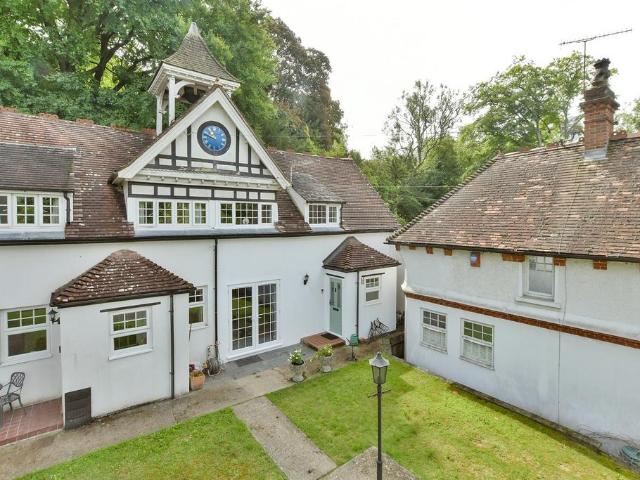 House for sale in Hillview, Surrey