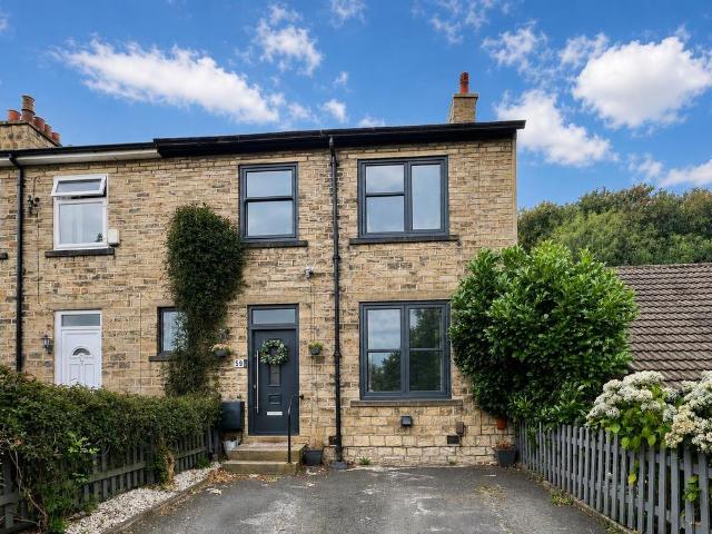 House for sale in Huddersfield, West Yorkshire