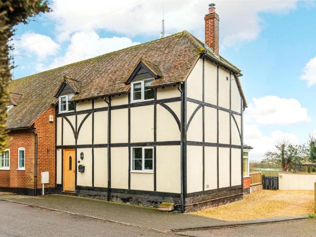 House for sale in Steeple Claydon, Buckinghamshire