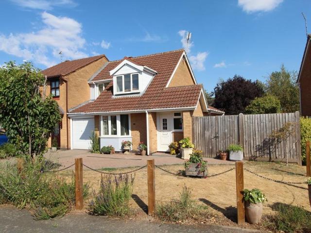 House for sale in Whetstone, Pinfold