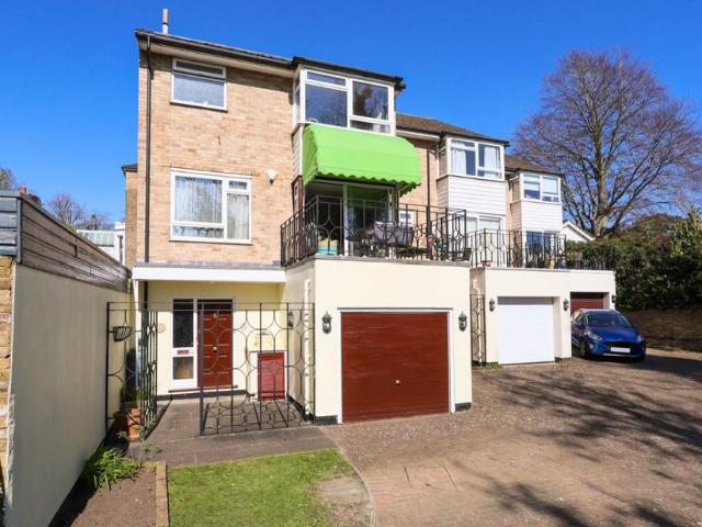 House for sale in Greater London