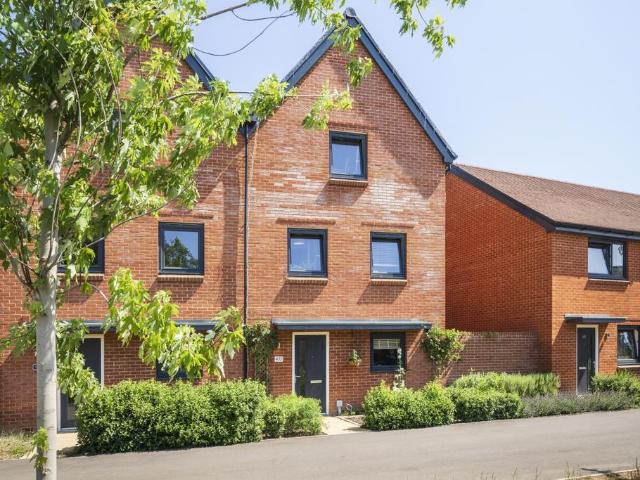 House for sale in Curbridge, Hampshire