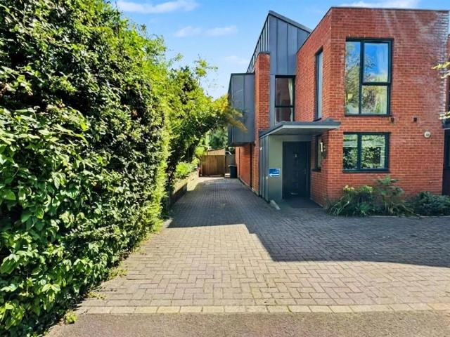 House for sale in Winnall, Hampshire