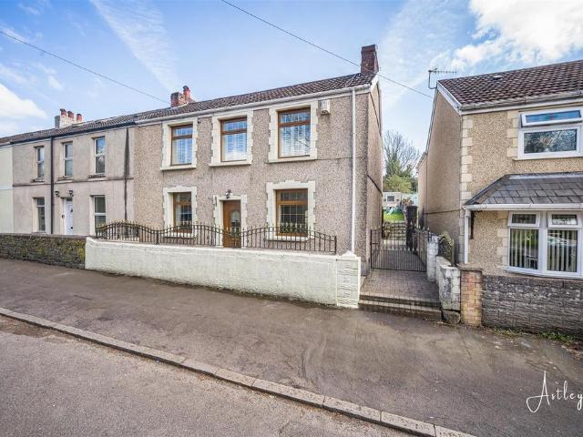 House for sale in Pentre'r-Gaseg, Swansea