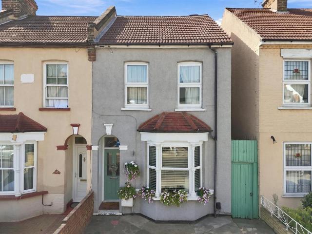 House for sale in Freezywater, Greater London