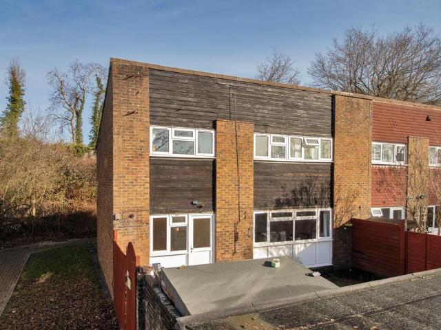 House for sale in The Butts, Kent