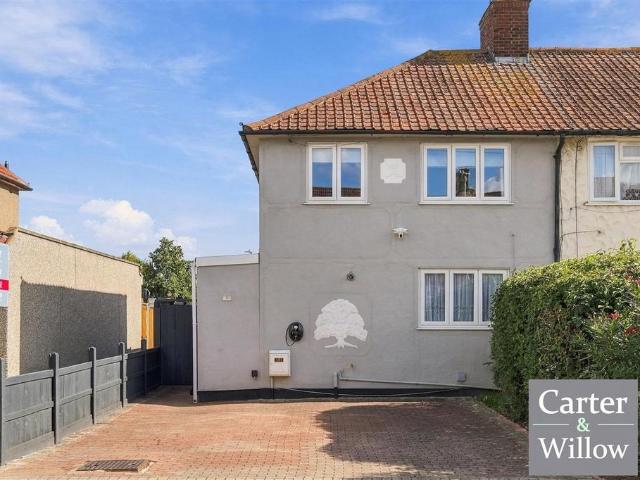 House for sale in London Borough of Barking and Dagenham, Greater London