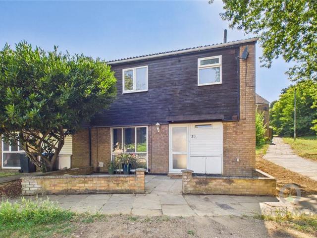 House for sale in Thorplands, Northampton