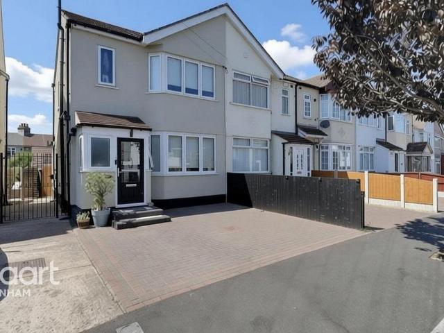 House for sale in Rainham, Greater London