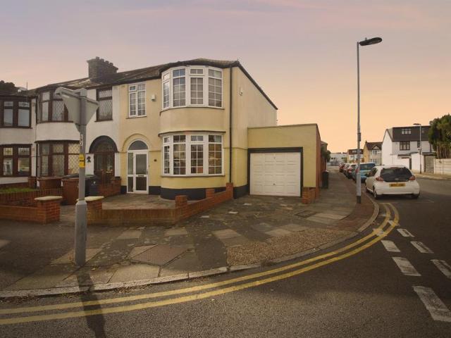 House for sale in Thames View, Greater London