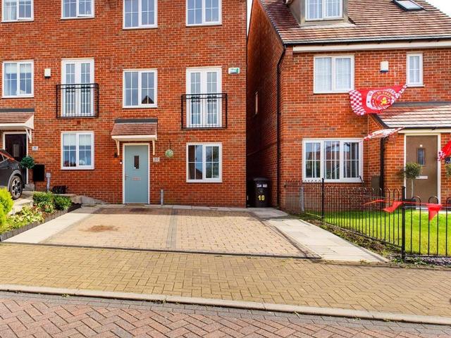 House for sale in Roby Mill, Lancashire