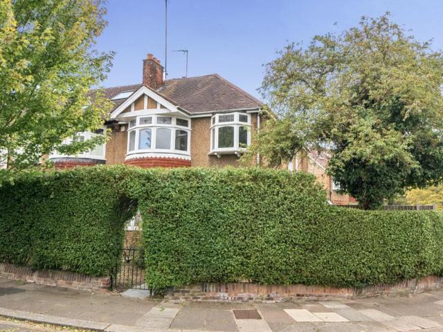 House for sale in London Borough of Ealing, Perivale