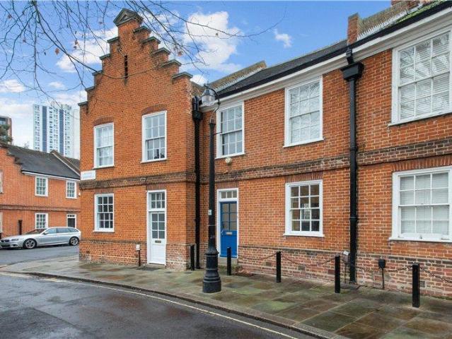 House for sale in Kennington, Greater London