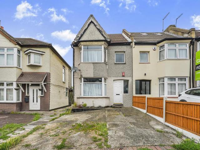 House for sale in Chingford Mount, Highams Park