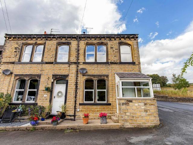 House for sale in Stainland, West Yorkshire