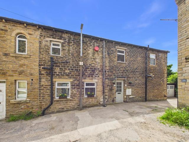 House for sale in Milnsbridge, West Yorkshire