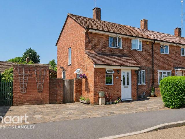House for sale in Bourne End, Pouchen End