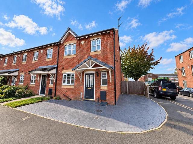House for sale in Crown Point North, Tameside