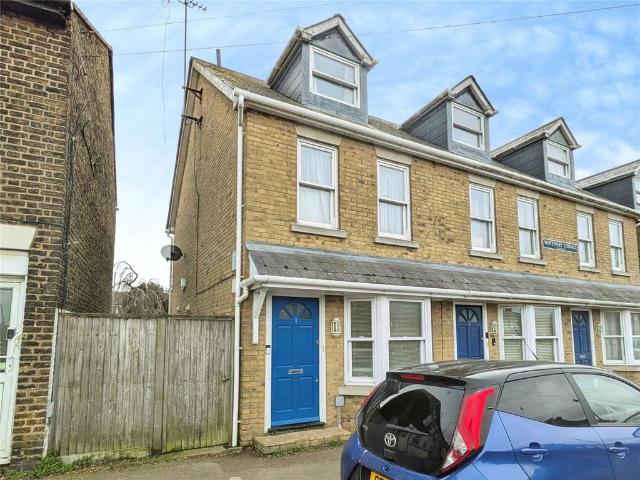 House for sale in Oad Street, Kent