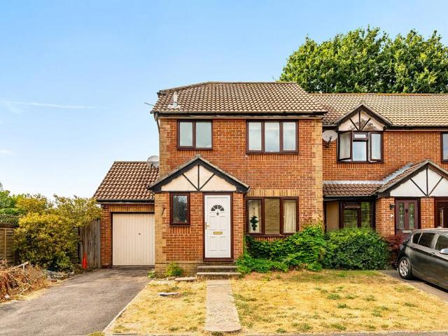 House for sale in Hedge End, Helford