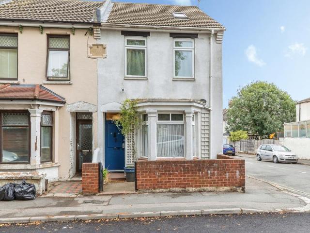 House for sale in Brompton, Gillingham