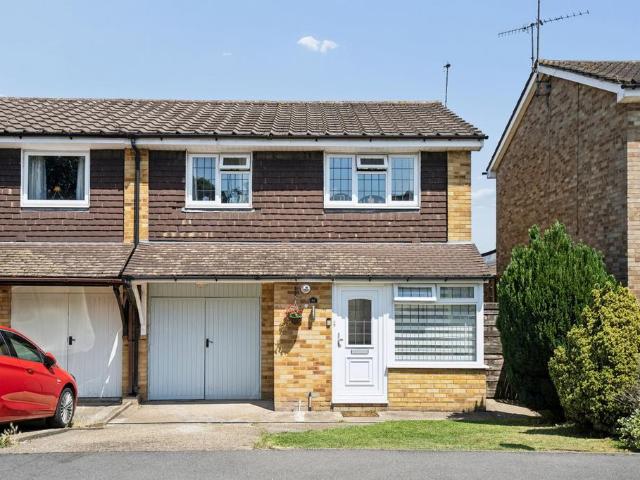 House for sale in Connaught Park, Bushey