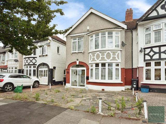 House for sale in Gants Hill, Greater London