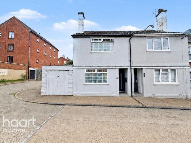 House for sale in Dale Hill, Essex