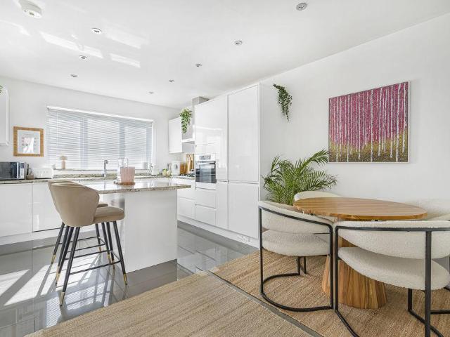 House for sale in Albany Park, Greater London