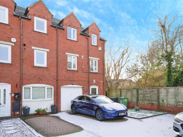 House for sale in Chequers, Gloucester