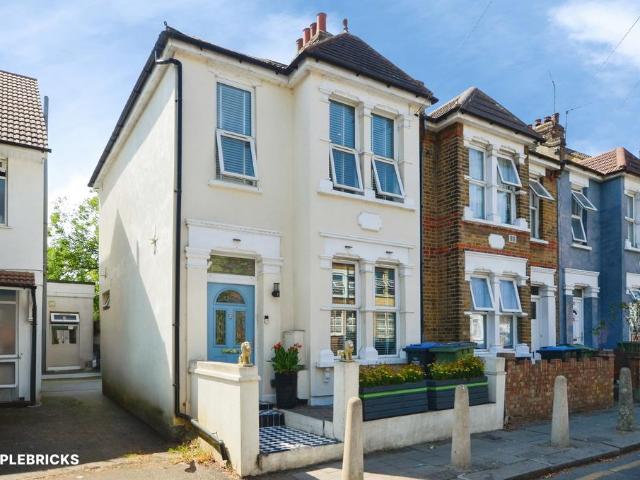 House for sale in Alperton, Greater London