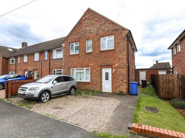 House for sale in Burton Latimer