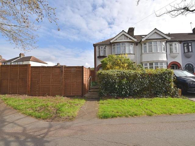 House for sale in Hale End, Greater London
