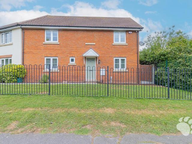 House for sale in Laindon, Essex