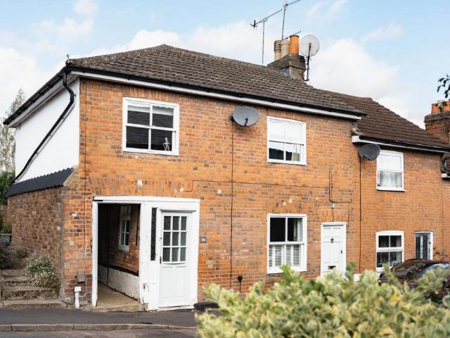 House for sale in Ashlyns Estate, Pouchen End