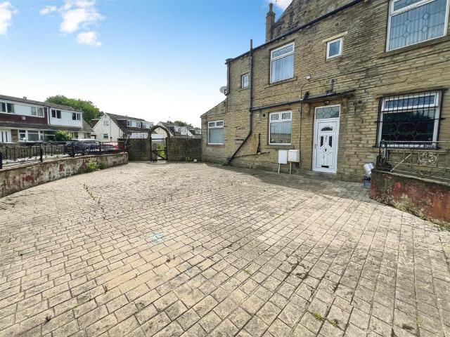 House for sale in Greengates, West Yorkshire