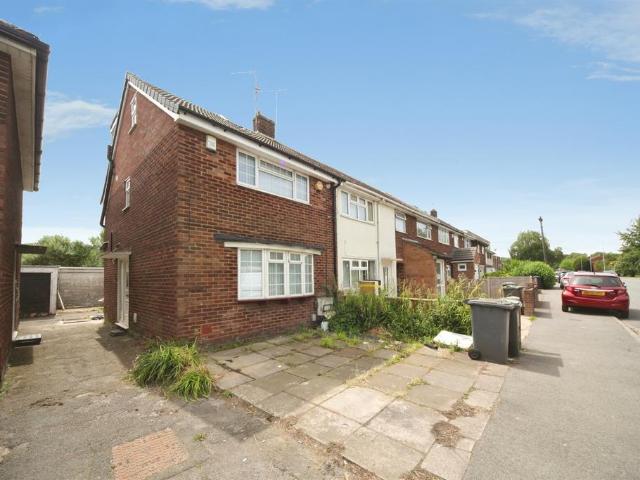 House for sale in Spring Park, Luton