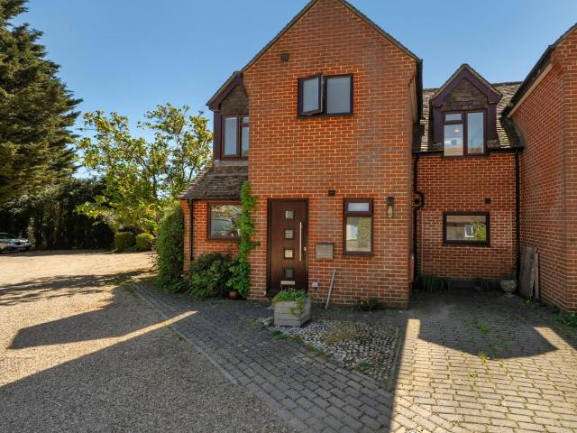House for sale in Fole, Surrey