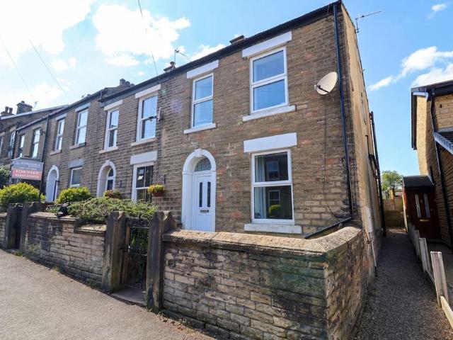 House for sale in Simmondley, Charlesworth
