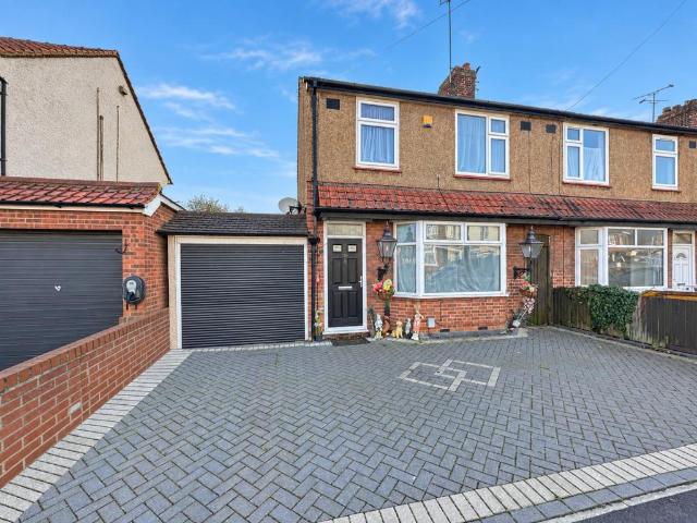 House for sale in Woodside Estate, Houghton Regis
