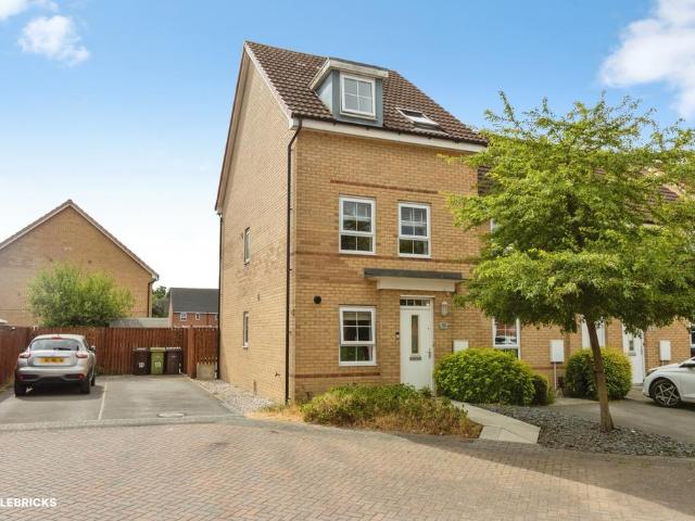 House for sale in Wrenthorpe, West Yorkshire
